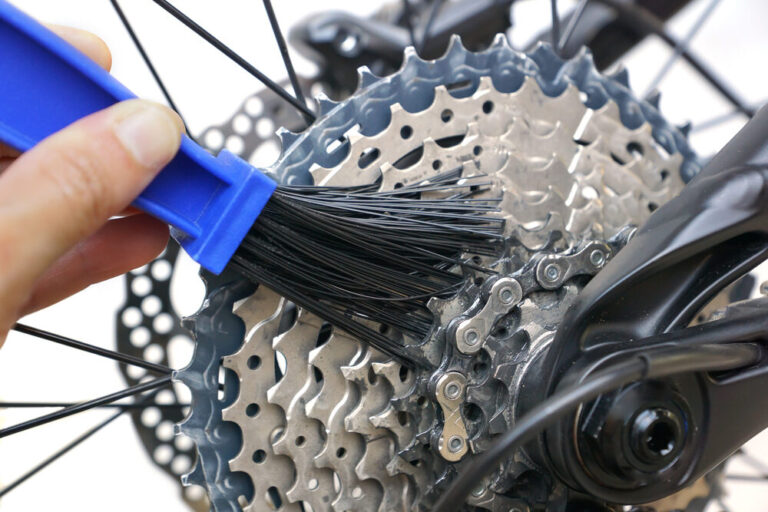 Het schoonmaken van een racefiets