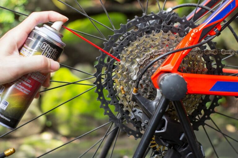 Hoe vaak moet je de ketting van je racefiets smeren?